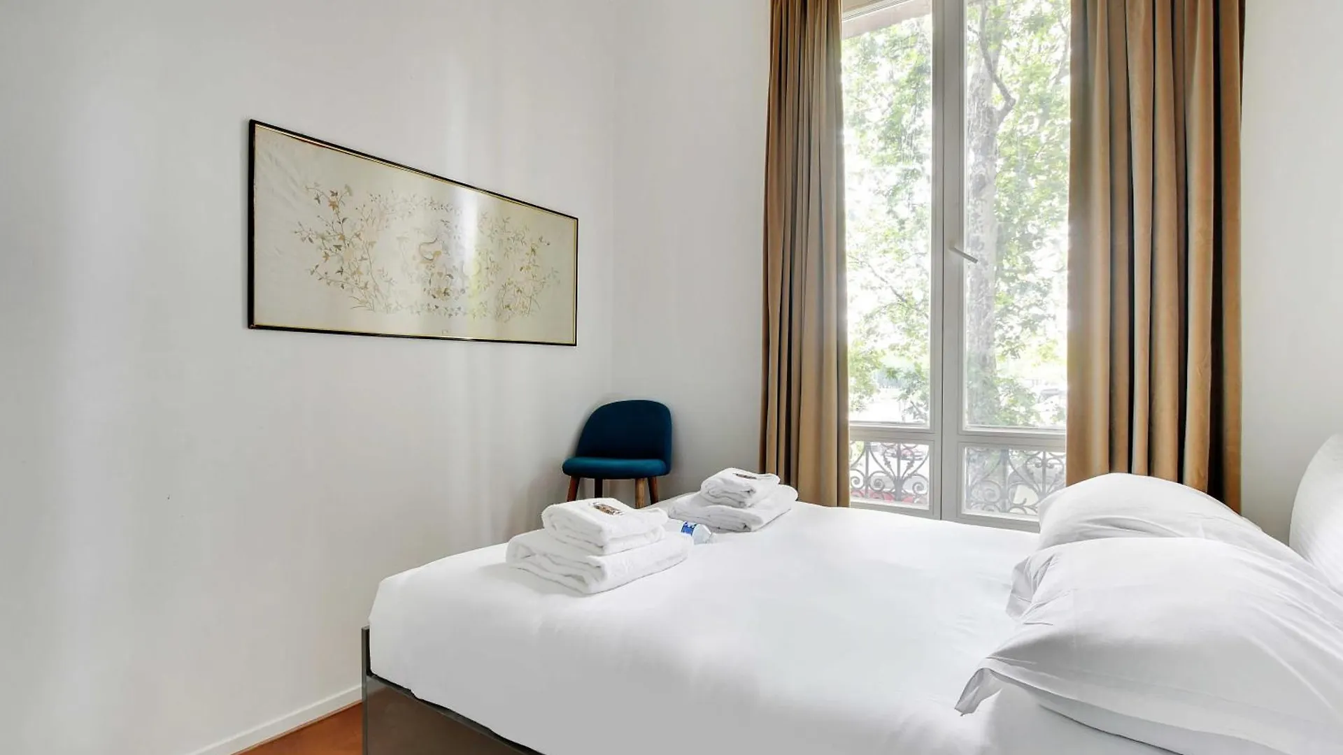 Magnificent Appt - 2Bd-4P - Georges V - Champs-Elysees Apartment Paris France