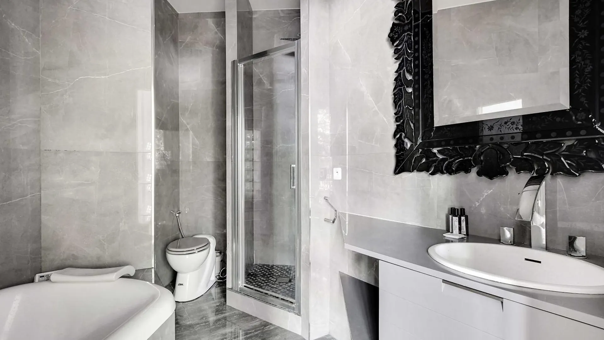 Magnificent Appt - 2Bd-4P - Georges V - Champs-Elysees Apartment Paris 0*,  France