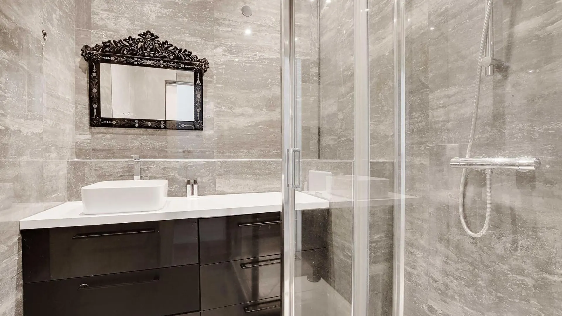 Magnificent Appt - 2Bd-4P - Georges V - Champs-Elysees Apartment Paris